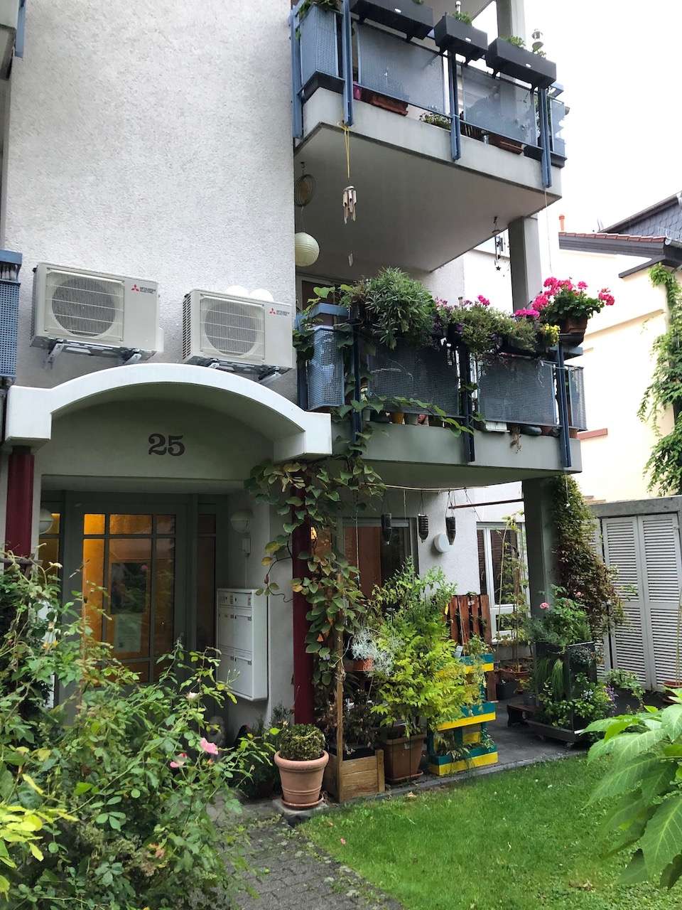 Schöne Gartenwohnung mit viel grün in beliebter Wohnlage