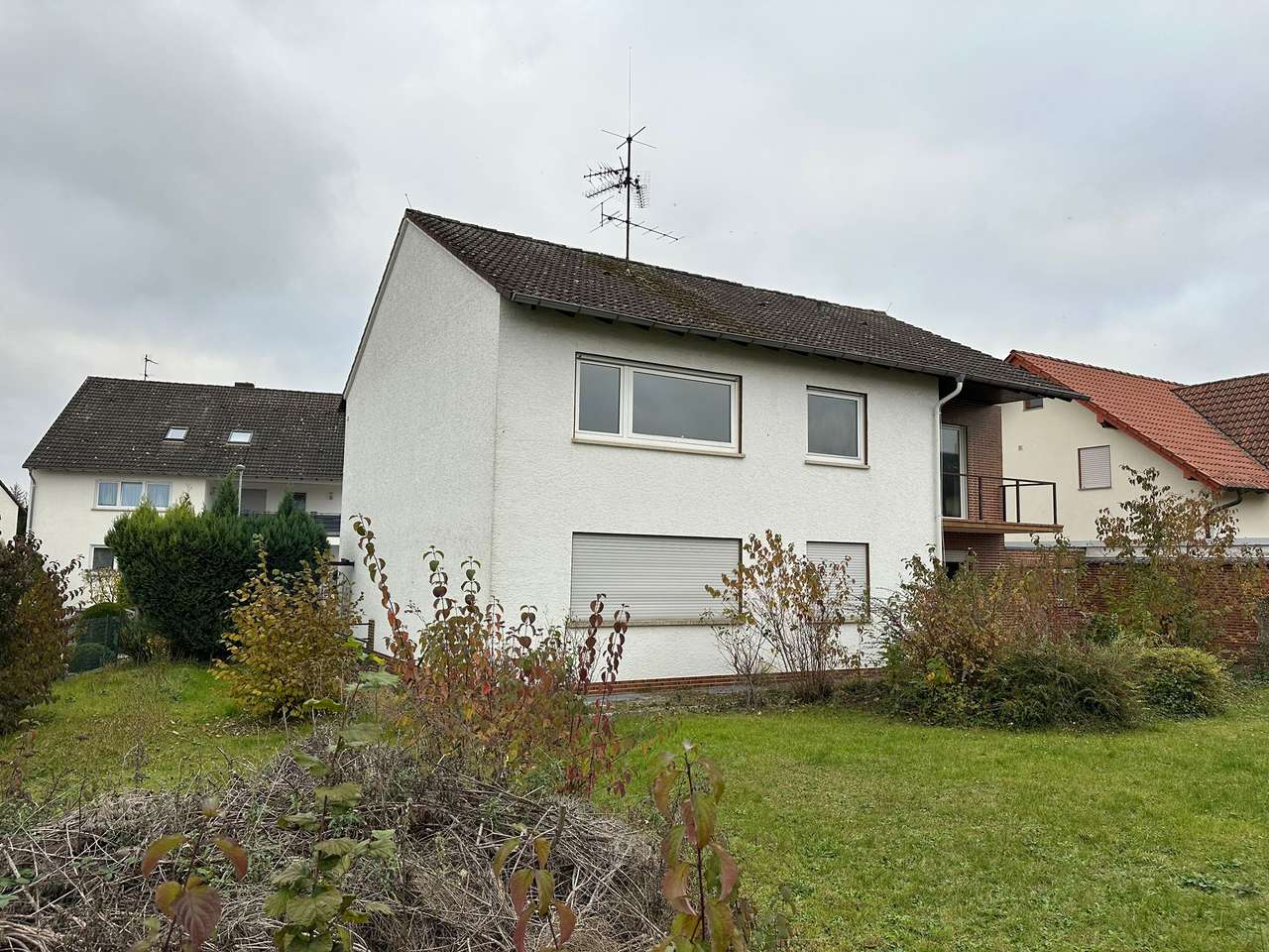 ***Seltene Gelegenheit-Tolles Grundstück mit teilentkernten 2-Familienhaus***