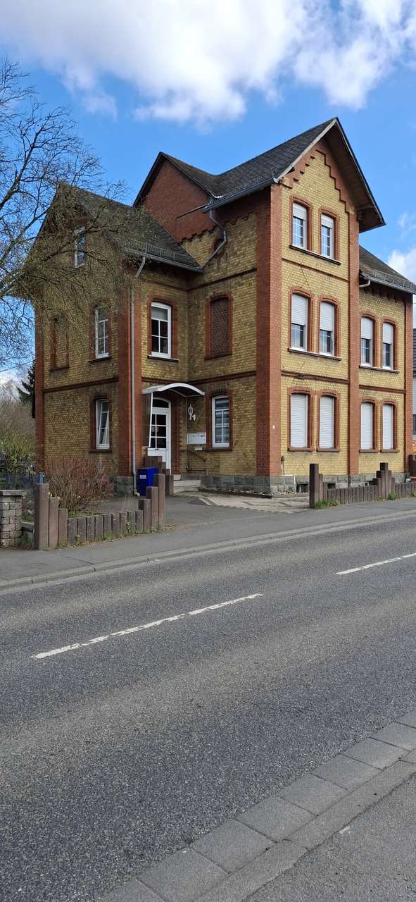 ***Schönes 3-Familienhaus in zentraler Lage in Wirges***