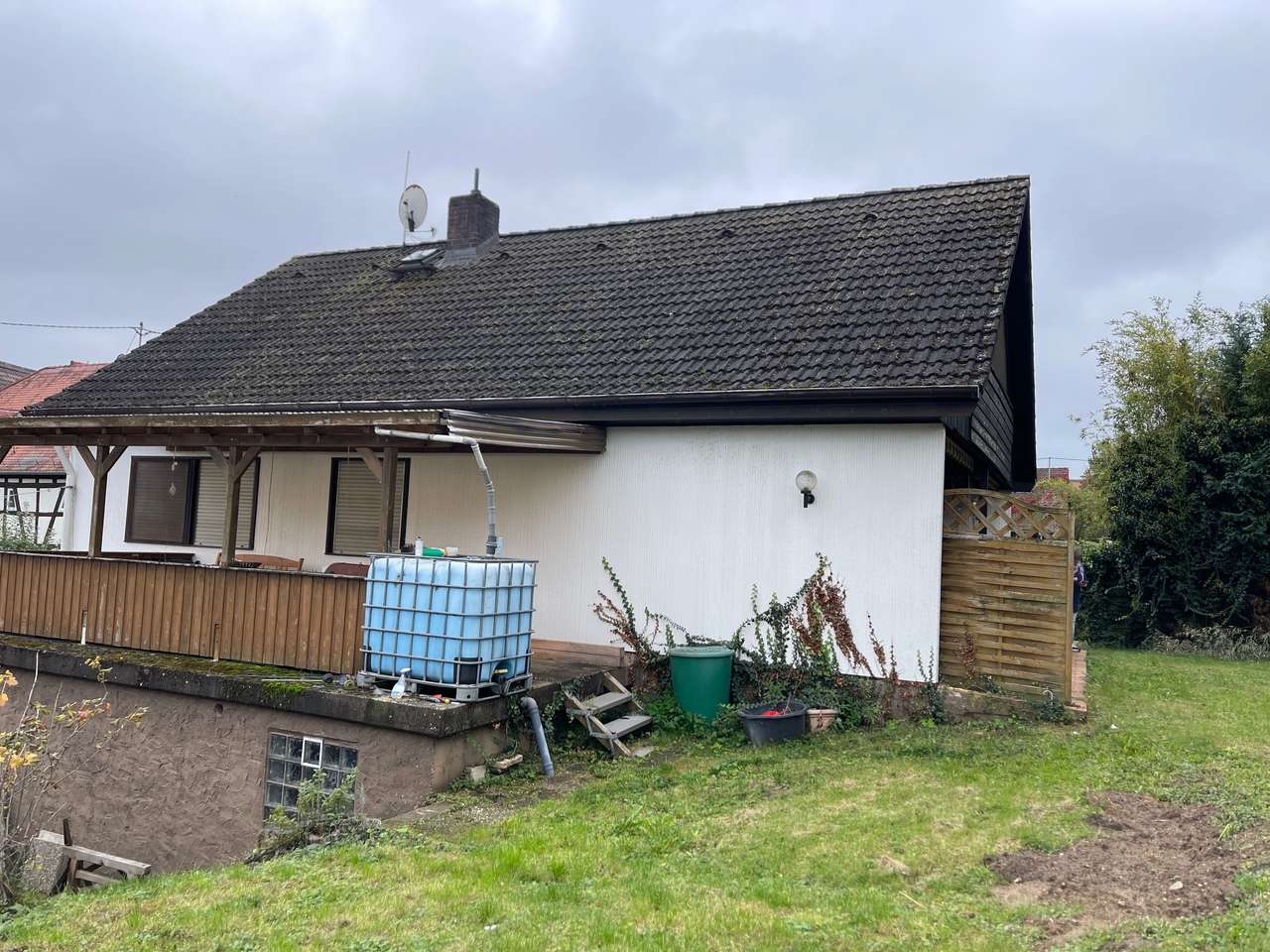 ***Schönes Grundstück mit sanierungsbedürftigem Fertighaus***